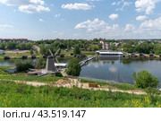 Ромашковский пруд в селе Ромашково. Кафе и ресторан на берегу пруда. Одинцовский район Московской области (2024 год). Редакционное фото, фотограф Румянцева Наталия / Фотобанк Лори