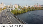 Москва. проспект Маршала Жукова. Живописный мост. жилой комплекс Берег Столицы (2024 год). Стоковое видео, видеограф Сергей Татаринцев / Фотобанк Лори