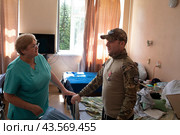 Балашихинский военно-морской Купавенский госпиталь. Александр Дубровин в палате (2024 год). Редакционное фото, фотограф Дмитрий Неумоин / Фотобанк Лори