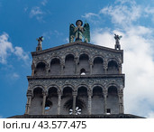 Лукка, Тоскана, собор Св. Михаила, (2018 год). Редакционное фото, фотограф Николай Алмаев / Фотобанк Лори