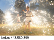Пиротехническое шоу на фестивале «СольФест» в Сольвычегодске (2024 год). Стоковое фото, фотограф Николай Гернет / Фотобанк Лори