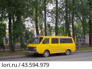 Микроавтобус РАФ-2203-01 «Латвия», Екатеринбург (2018 год). Редакционное фото, фотограф Алексей Иванов / Фотобанк Лори