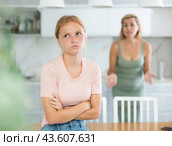 Angry mother yells at teenage girl sad daughter. Стоковое фото, фотограф Яков Филимонов / Фотобанк Лори