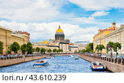 Вид на Исаакиевский собор со стороны реки Мойки. Летний день. Санкт-Петербург (2024 год). Редакционное фото, фотограф E. O. / Фотобанк Лори
