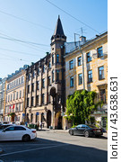 Стремянная улица в летний солнечный день. Санкт-Петербург (2024 год). Редакционное фото, фотограф E. O. / Фотобанк Лори