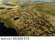 Arctic tundra in summer from an altitude of 2000 meters. Variety of colors and landscapes. The vastness of pristine nature. Shadow from clouds. Стоковое фото, фотограф Владимир Ендовицкий / Фотобанк Лори