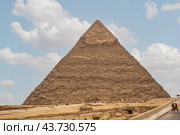 Chephren Pyramid. Pyramid Of Khafre In Giza Pyramid Complex, Cairo, Egypt. The Pyramid of Khafre, beautiful desert view, Giza, Egypt (2021 год). Стоковое фото, фотограф Павел Муравьев / Фотобанк Лори