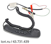 Телефонная трубка с зажимами на белом фоне. Telephone handset with clips on white background. Стоковое фото, фотограф Татьяна Д / Фотобанк Лори