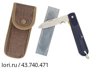 Точильный камень и нож на белом фоне. Sharpener stone and knife isolated on white background. Стоковое фото, фотограф Татьяна Д / Фотобанк Лори