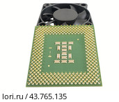 Современный микропроцессор и вентилятор на белом фоне. Modern CPU and fan on white background. Стоковое фото, фотограф Татьяна Д / Фотобанк Лори