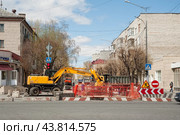 Ремонт дороги. Улица Котовского. Тюмень (2018 год). Редакционное фото, фотограф Сергей Буторин / Фотобанк Лори