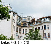 Собственный доходный дом А. Ф. Бубыря. Стремянная улица, дом 11. Санкт-Петербург (2024 год). Редакционное фото, фотограф E. O. / Фотобанк Лори
