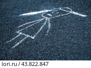 Sad child painted chalk on the asphalt with copy space (concept) Стоковое фото, фотограф Михаил Строгалев / Фотобанк Лори
