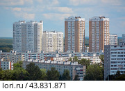 Вид на жилые дома в Ярославском районе Москвы (35-й микрорайон Бабушкина, а также дома 122, к. 1, и 124 по Ярославскому шоссе) (2024 год). Стоковое фото, фотограф Александр Замараев / Фотобанк Лори