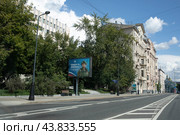 Герой СВО капитан Самбу Хутаков на баннере в Москве (2024 год). Редакционное фото, фотограф Дмитрий Неумоин / Фотобанк Лори