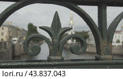Embankment, city fence, church, old houses набережная, городская ограда, церковь, старые дома (2017 год). Стоковое видео, видеограф Опока Алексей / Фотобанк Лори
