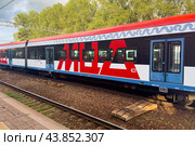 Москва, городской электропоезд "Иволга" на железнодорожной станции МЦД-1 "Одинцово". Одинцово - железнодорожная станция линии D1 Московских центральных диаметров в Московской области (2024 год). Редакционное фото, фотограф Ирина Михайличенко / Фотобанк Лори