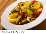 Mushroom soup prepared with boiled potatoes, shitake, tomatoes. Стоковое фото, фотограф Яков Филимонов / Фотобанк Лори