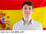 Young guy posing in front of flag of Spain. Стоковое фото, фотограф Татьяна Яцевич / Фотобанк Лори