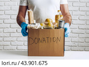Donation box of food for people suffering from coronavirus pandemia. Стоковое фото, фотограф Сергей Толмачёв / Фотобанк Лори