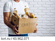 Donation box of food for people suffering from coronavirus pandemia. Стоковое фото, фотограф Сергей Толмачёв / Фотобанк Лори