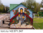 Икона на стене деревянного сооружения (2024 год). Редакционное фото, фотограф Пучков Андрей Александрович / Фотобанк Лори