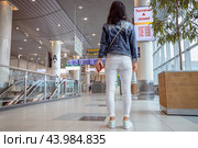 Female passenger at the airport looks at the Board about flight cancellations. Стоковое фото, фотограф Андрей Армягов / Фотобанк Лори