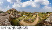 Kumbhalgarh is a Mewar fortress on the westerly range of Aravalli Hills, in the Rajsamand district near Udaipur of Rajasthan state in western India (2019 год). Стоковое фото, фотограф Андрей Армягов / Фотобанк Лори