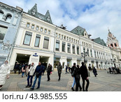 Москва, Никольская улица, дом 7-9, строение 4. Торговые ряды Заиконоспасского монастыря, 1895–1897 гг постройки. Редакционное фото, фотограф Овчинникова Ирина / Фотобанк Лори