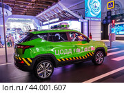 Электрический кроссовер «Москвич-3 е» Центра организации дорожного движения (ЦОДД) на выставке «Станция Манеж. Московский транспорт — 2030»./ Russian electric crossover "Moskvich-3 e" of the Traffic Management Center at the exhibition "Manege Station. Moscow Transport - 2030". (2024 год). Редакционное фото, фотограф Iva Noel / Фотобанк Лори
