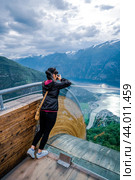 Nature photographer. Stegastein Lookout. Стоковое фото, фотограф Андрей Армягов / Фотобанк Лори