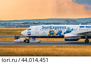 AIRPORT FRANKFURT,GERMANY: JUNE 23, 2017: Boeing 737-800 SunExpress is a Turkish airline. It operates scheduled and chartered passenger flights to various destinations in Europe. Редакционное фото, фотограф Андрей Армягов / Фотобанк Лори