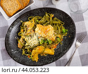 Traditional Italian pasta with meat additive - chicken in cream sauce and broccoli. Стоковое фото, фотограф Яков Филимонов / Фотобанк Лори