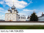 Ростовский кремль. Успенский собор и звонница Успенского собора (2024 год). Редакционное фото, фотограф Свитич Олег / Фотобанк Лори