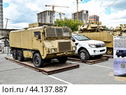 Австрийский вездеход «Pinzgauer». Выставка трофейной техники из зоны СВО. Город Тюмень (2024 год). Редакционное фото, фотограф Александр Тараканов / Фотобанк Лори