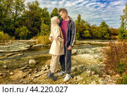 A young man and a girl stand on the river bank and look at each other. Стоковое фото, фотограф Владимир Ушаров / Фотобанк Лори