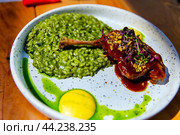Duck leg with rice in demi-glace sauce. Стоковое фото, фотограф Евгений Ткачёв / Фотобанк Лори