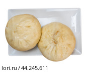 Steamed Chinese baozi Xiaolongbao on white plate. Стоковое фото, фотограф Яков Филимонов / Фотобанк Лори