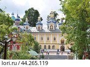 Свято - Успенский Псково - Печерский мужской монастырь (2022 год). Редакционное фото, фотограф Дмитрий Сакретарев / Фотобанк Лори