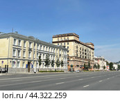 Москва, Садово-Кудринская улица дом 3 строение 1.Здание 4-ой женской гимназии 1887-1888 годы, архитектор М.К. Геппенер. Редакционное фото, фотограф Овчинникова Ирина / Фотобанк Лори