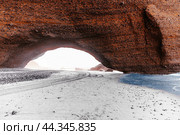 Natural red arch on atlantic ocean coast, Legzira (or Gzira) beach. Red archs on atlantic ocean coast. Sidi Ifni, Morocco, Africa (2024 год). Стоковое фото, фотограф Евгений Ткачёв / Фотобанк Лори