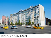 Садовая-Спасская улица в солнечный летний день. Москва. Россия (2024 год). Редакционное фото, фотограф E. O. / Фотобанк Лори