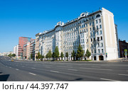 Садовая-Спасская улица в солнечный летний день. Москва. Россия (2024 год). Редакционное фото, фотограф E. O. / Фотобанк Лори