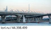 Cityscape with a high-speed automobile overpasses in the area of Krestovsky Island, Saint-Petersburg (2024 год). Редакционное фото, фотограф Евгений Харитонов / Фотобанк Лори
