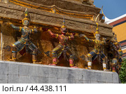 Храм Изумрудного Будды (Wat Phra Kaew) в комплексе Большой Королевский Дворец, Бангкок, Таиланд (2023 год). Стоковое фото, фотограф Дымов Игорь / Фотобанк Лори