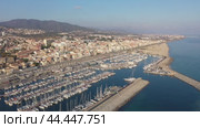 Aerial photo of Spanish town El Masnou with view of buildings along seashore and quay. Стоковое видео, видеограф Яков Филимонов / Фотобанк Лори