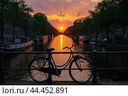 Serene Bicycle amsterdam bridge sunset. Generate Ai. Стоковое AI-изображение, AI-художник Иван Рябоконь / Фотобанк Лори