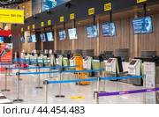 Moscow, Russia,  Sheremetyevo Airport check-in counters in Terminal C. nobody (2023 год). Редакционное фото, фотограф Павел Муравьев / Фотобанк Лори