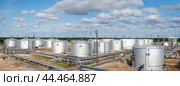 Панорама - Нефтехранилище в Западной Сибири. Тюменская область, Ханты-Мансийский автономный округ. Стоковое фото, фотограф Павел Просянов / Фотобанк Лори