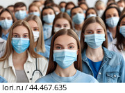 Толпа медицинских работников в масках. Стоковое AI-изображение, AI-художник Максим Коломыченко / Фотобанк Лори